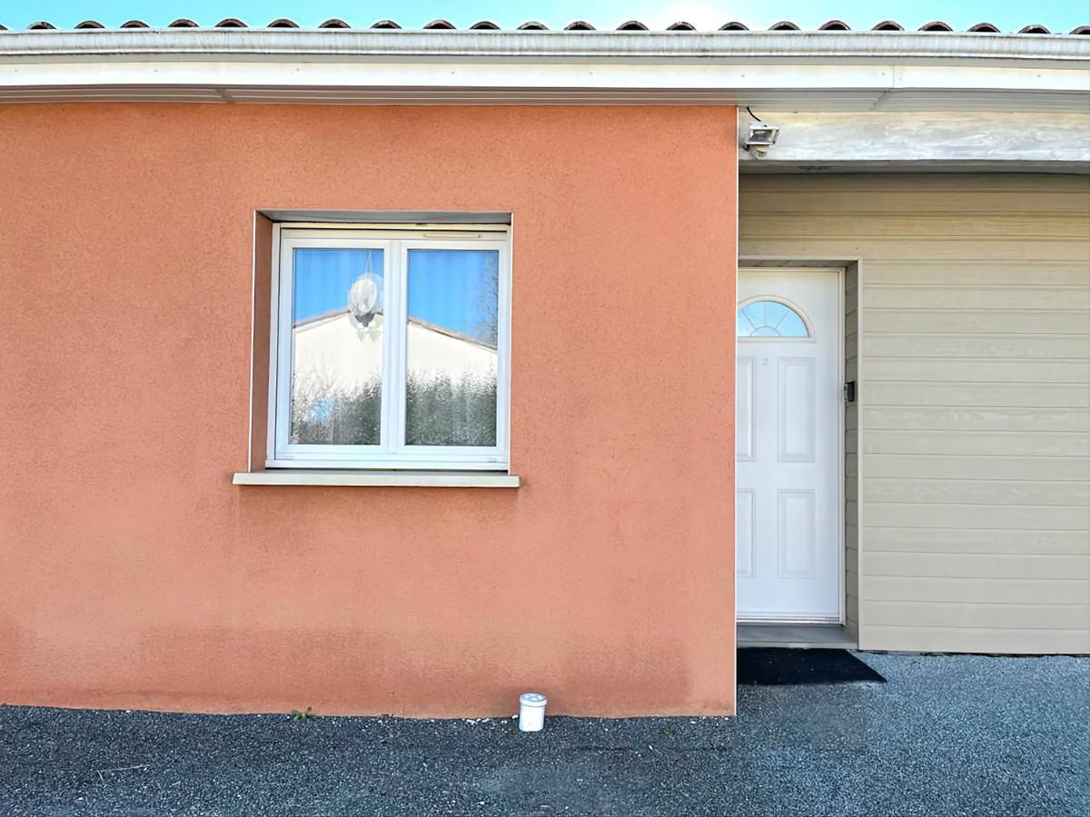 Logement Thermale Et De Tourisme Les Acacias 2 Jonzac Exteriör bild